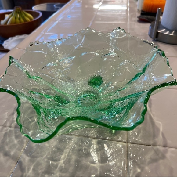 Stag & Holly Green FENTON 10" Round 3-Toed Crimped Uranium Glass Bowl - Picture 11 of 13